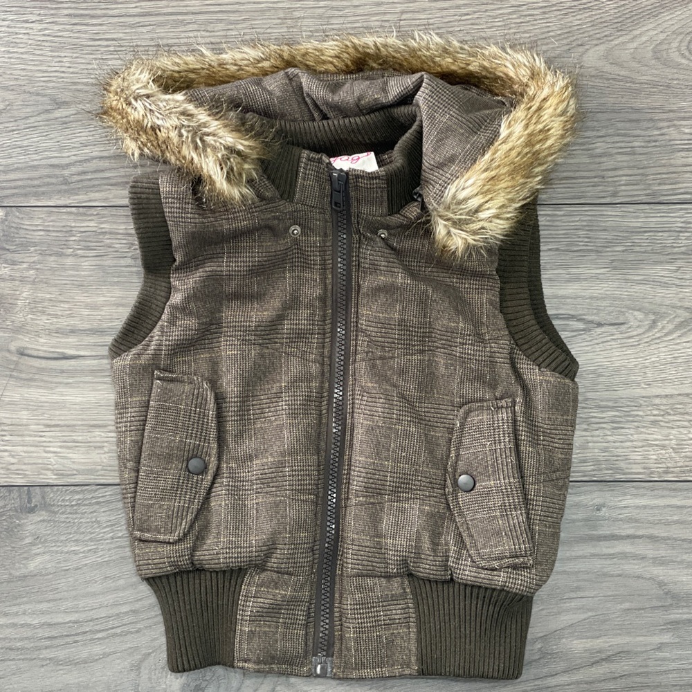 Fur puffy hoodie brown plaid sleeveless jacket vest